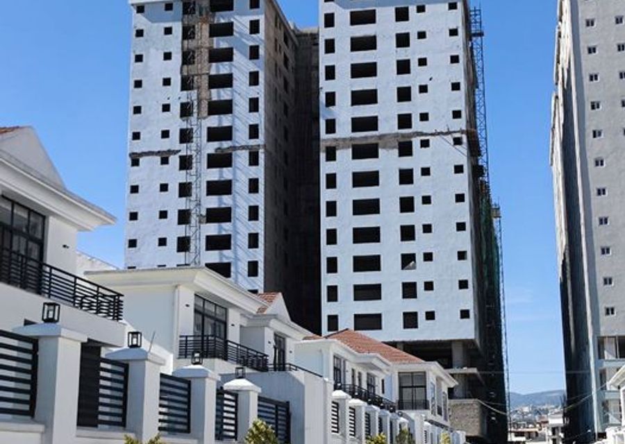 Summit 72 – Towers rising